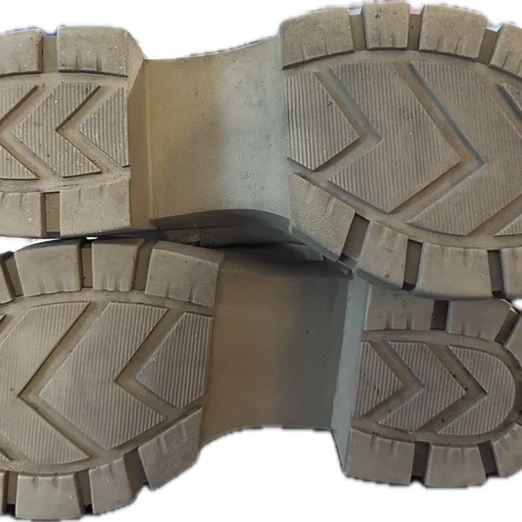 TORRID Chelsea Booties - Picture 5 of 6